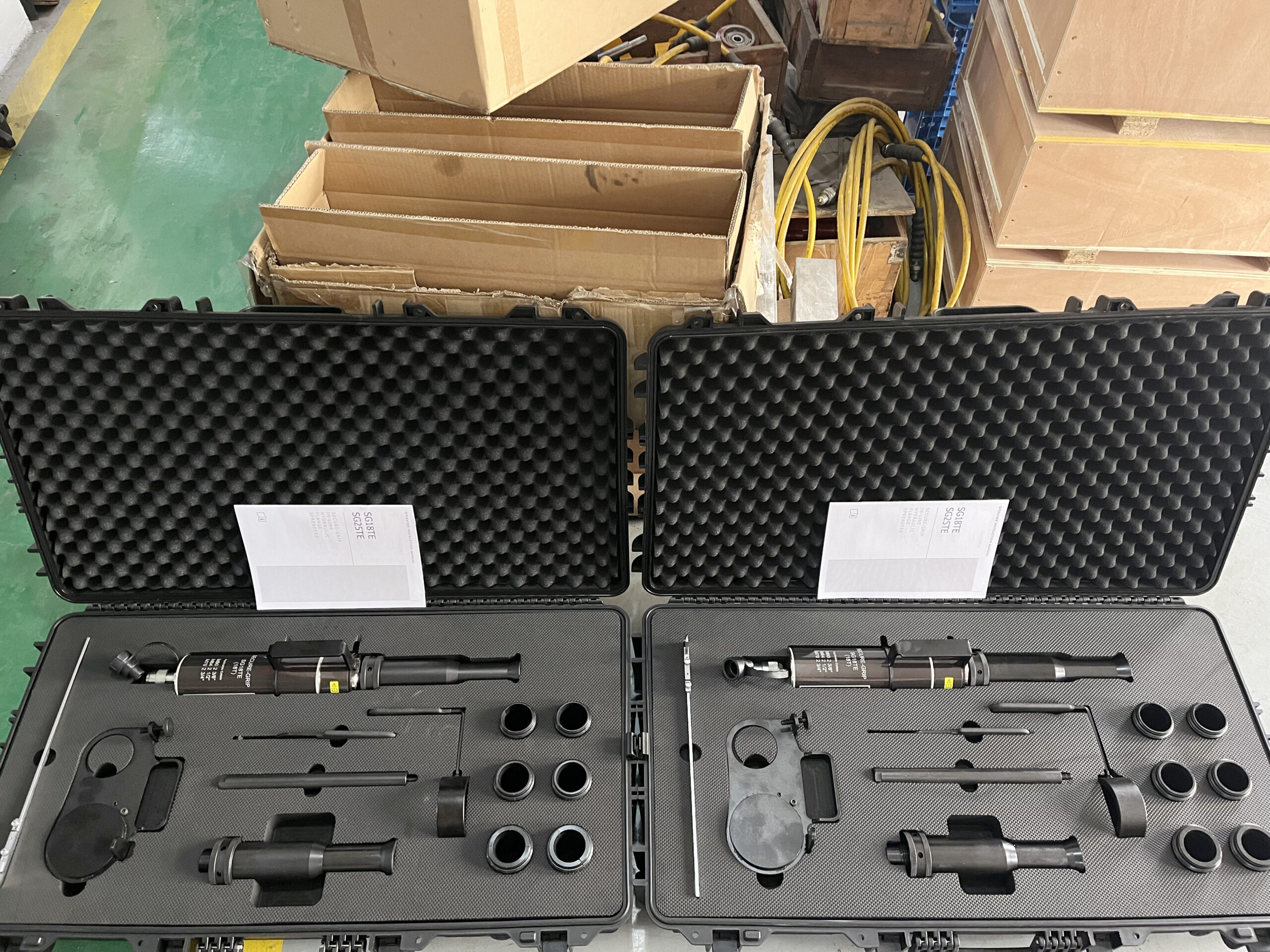 SG18TE Hydraulic Secure-Grip Flange Spreader