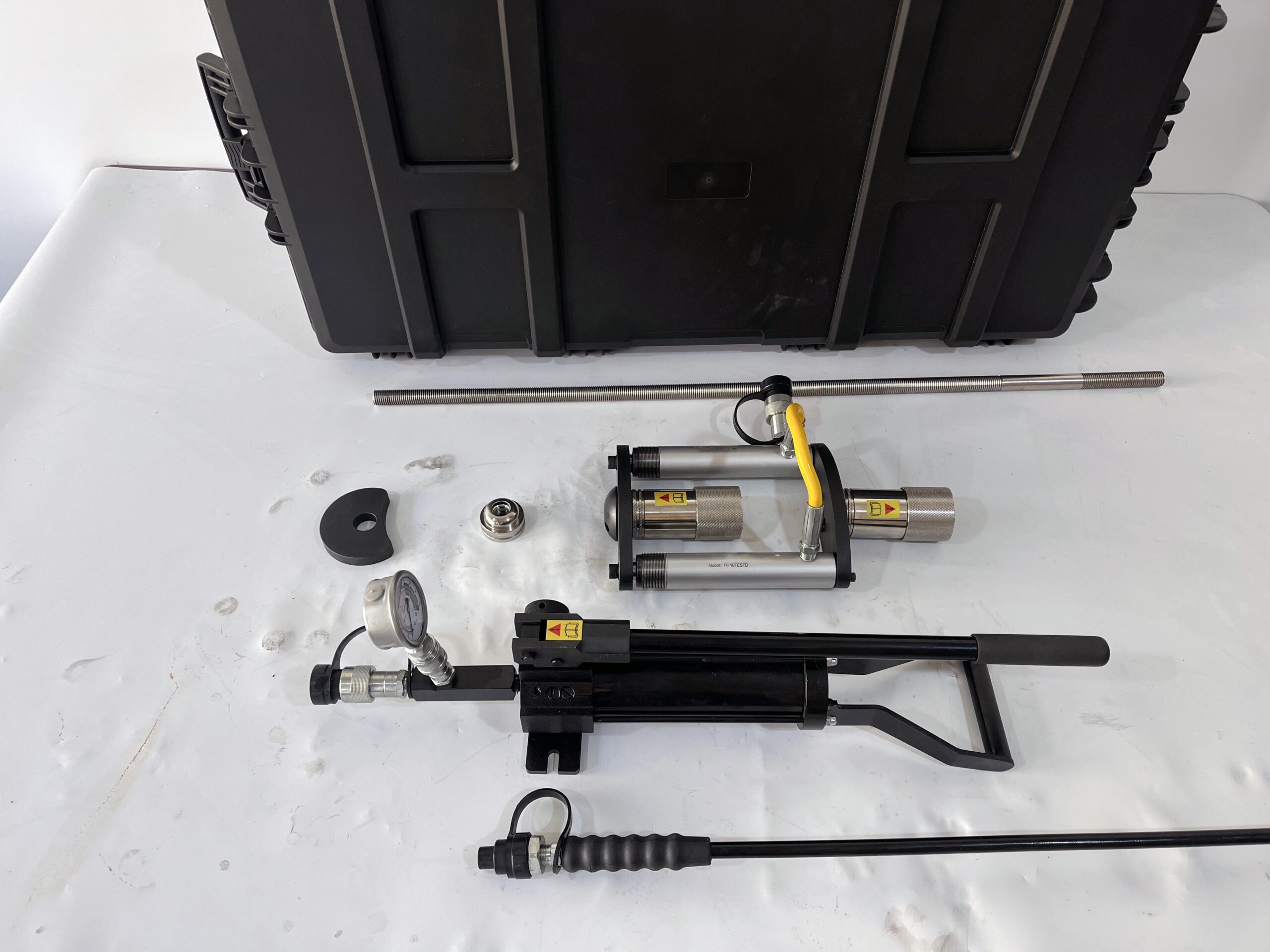 FC10TESTD, 11.2 ton, Flange Closing Tool Standard Set with One Closing Tool and Hand Pump