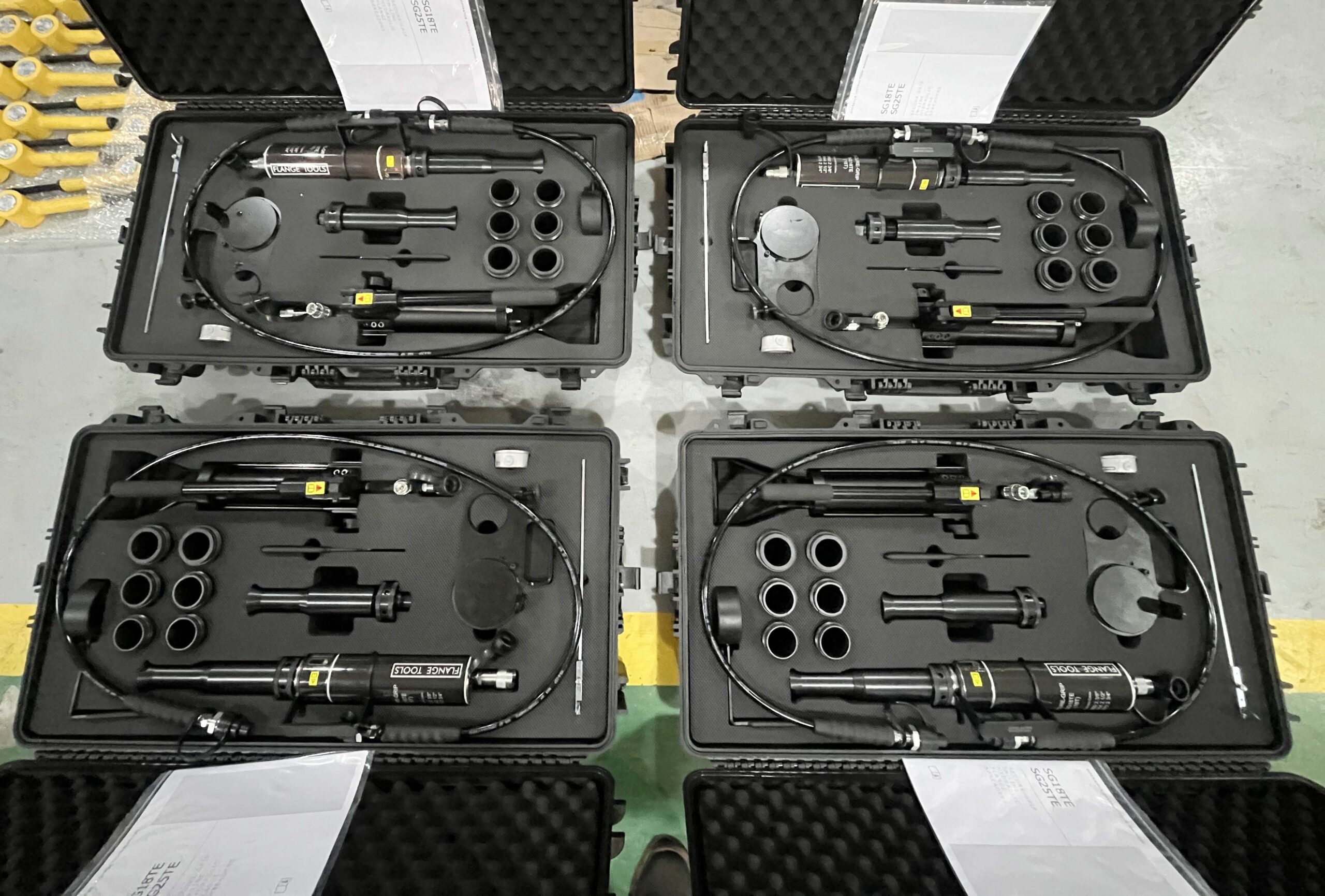 SG18TESTD, 18 ton, Hydraulic Secure-Grip In-Line Flange Spreader Set, 3.90 in Maximum Spread SG18TESTD, 18 ton, Hydraulic Secure-Grip In-Line Flange Spreader Set, 3.90 in Maximum Spread